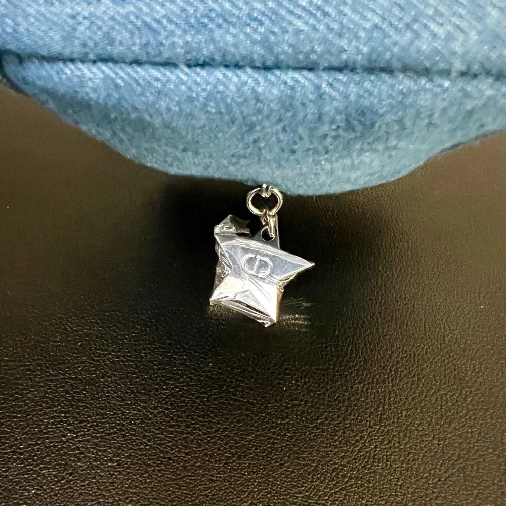 DIOR Beauty Limited Edition Blue Denim Pouch - Picture 7 of 10